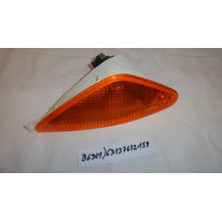 FEU CLIGNOTANT AVANT GAUCHE...